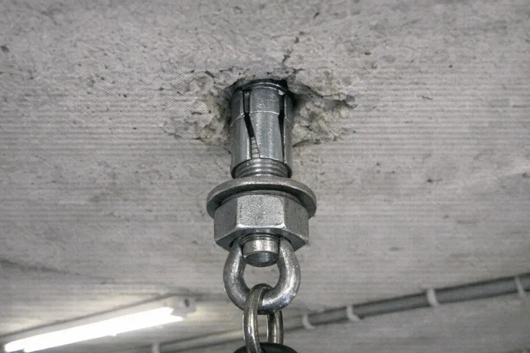Schwerlastbefestigung an einer Betondecke